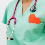 Gremios médicos alertan por retrasos en pagos