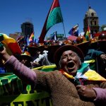 Bolivia: campesinos amenazan con tomarse unidades militares 