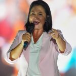 Keiko Fujimori sale del país antes que acabe conteo de votos