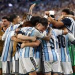 Argentina sufrió, pero avanzó a octavos del Mundial