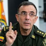Exdirector de la Policía denunciará penalmente a Petro